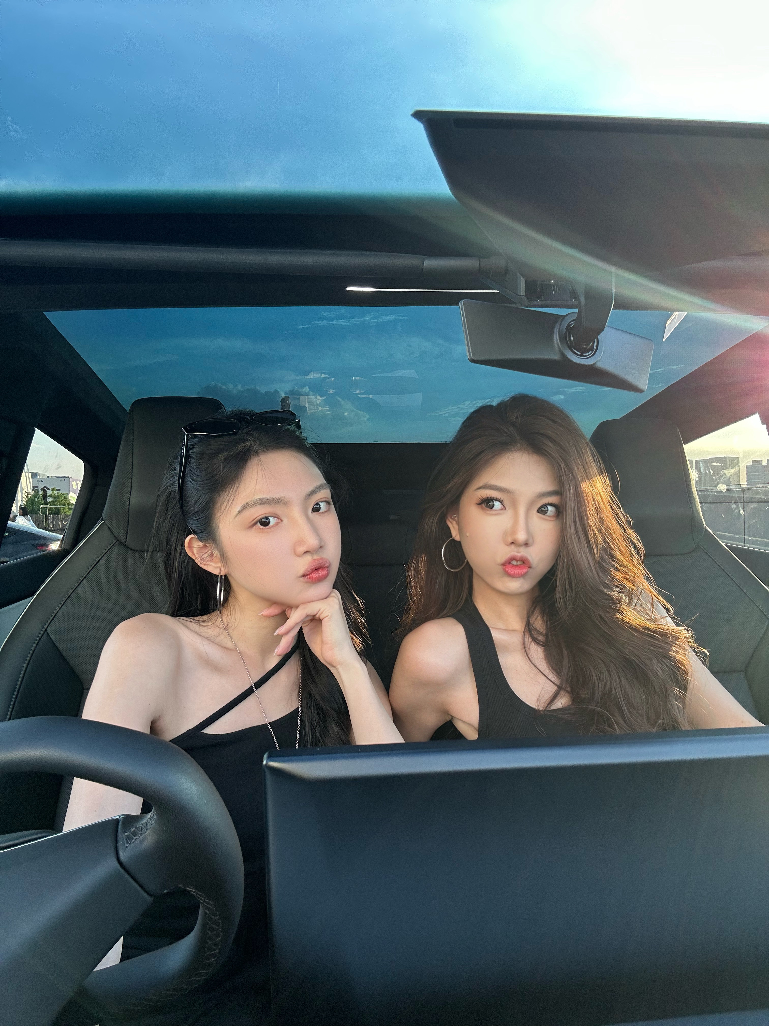 夕阳 & cybertruck🌇 #cybertruck #来拍照了 #晚霞收集者 #特斯拉 @A杯菜菜子