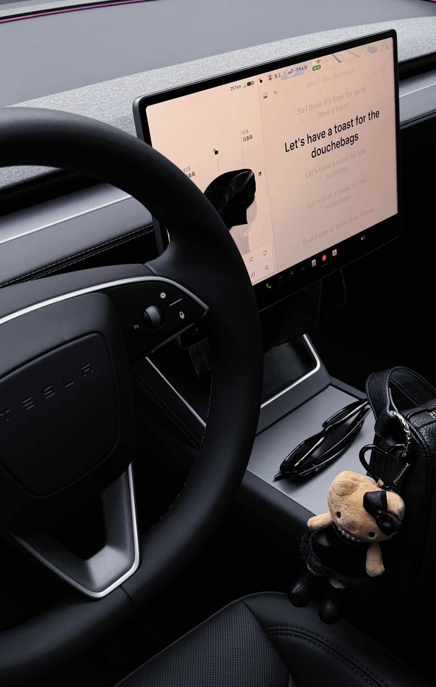 让我们恭喜这位女士 干杯🍻
#Tesla#特斯拉车主 #特斯拉 @42