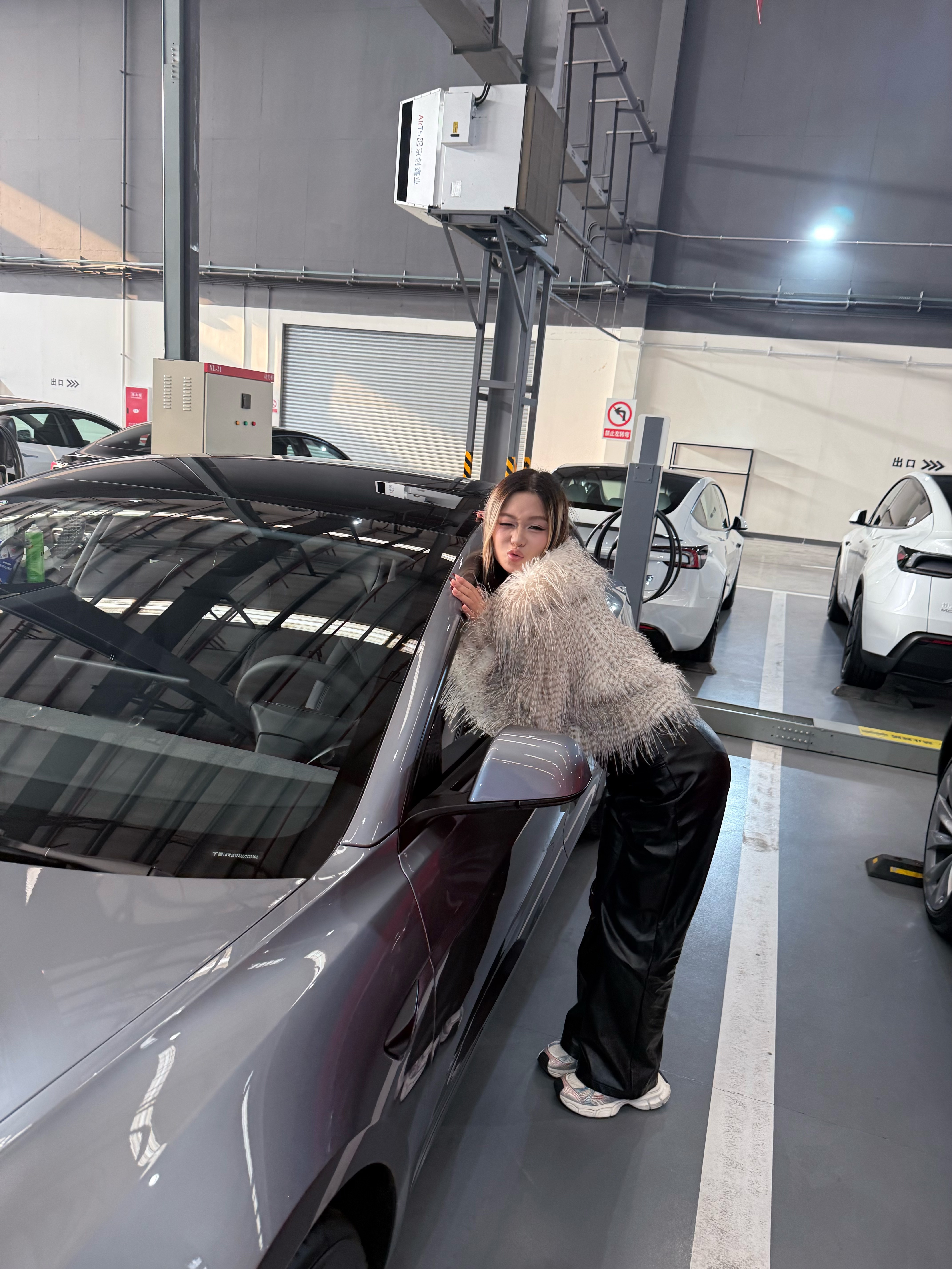 特斯拉斯特！你被买了！ 怀胎一月，终于诞生，我的特宝宝，妈妈永远爱你😘#化妆就是玩儿 @怨男0