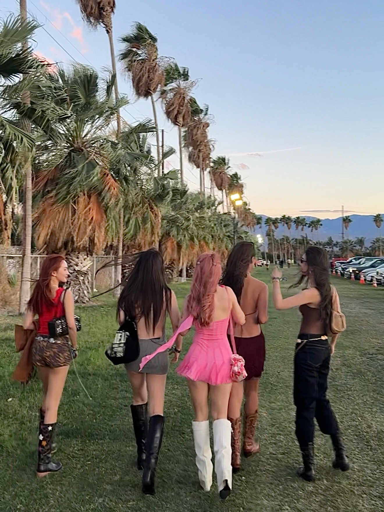 Revolve Festival in Palm Springs🌴 又一年四月北美旅行
除了大风一切都很美好🤟🏻
#闺蜜旅行 #穿搭bot #revolve #科切拉 @Irene林恩如