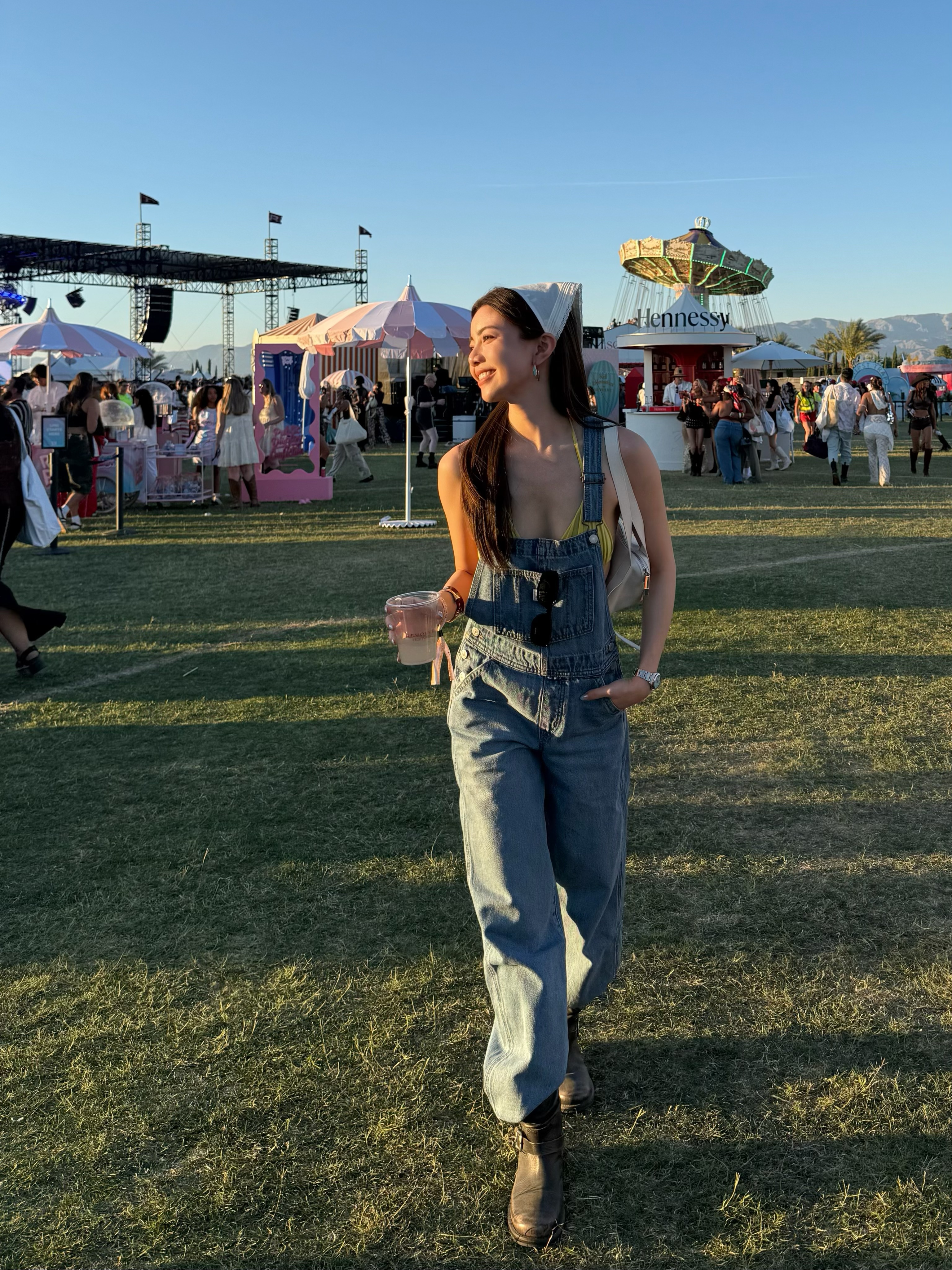 Revolve Festival in Palm Springs🌴 又一年四月北美旅行
除了大风一切都很美好🤟🏻
#闺蜜旅行 #穿搭bot #revolve #科切拉 @Irene林恩如