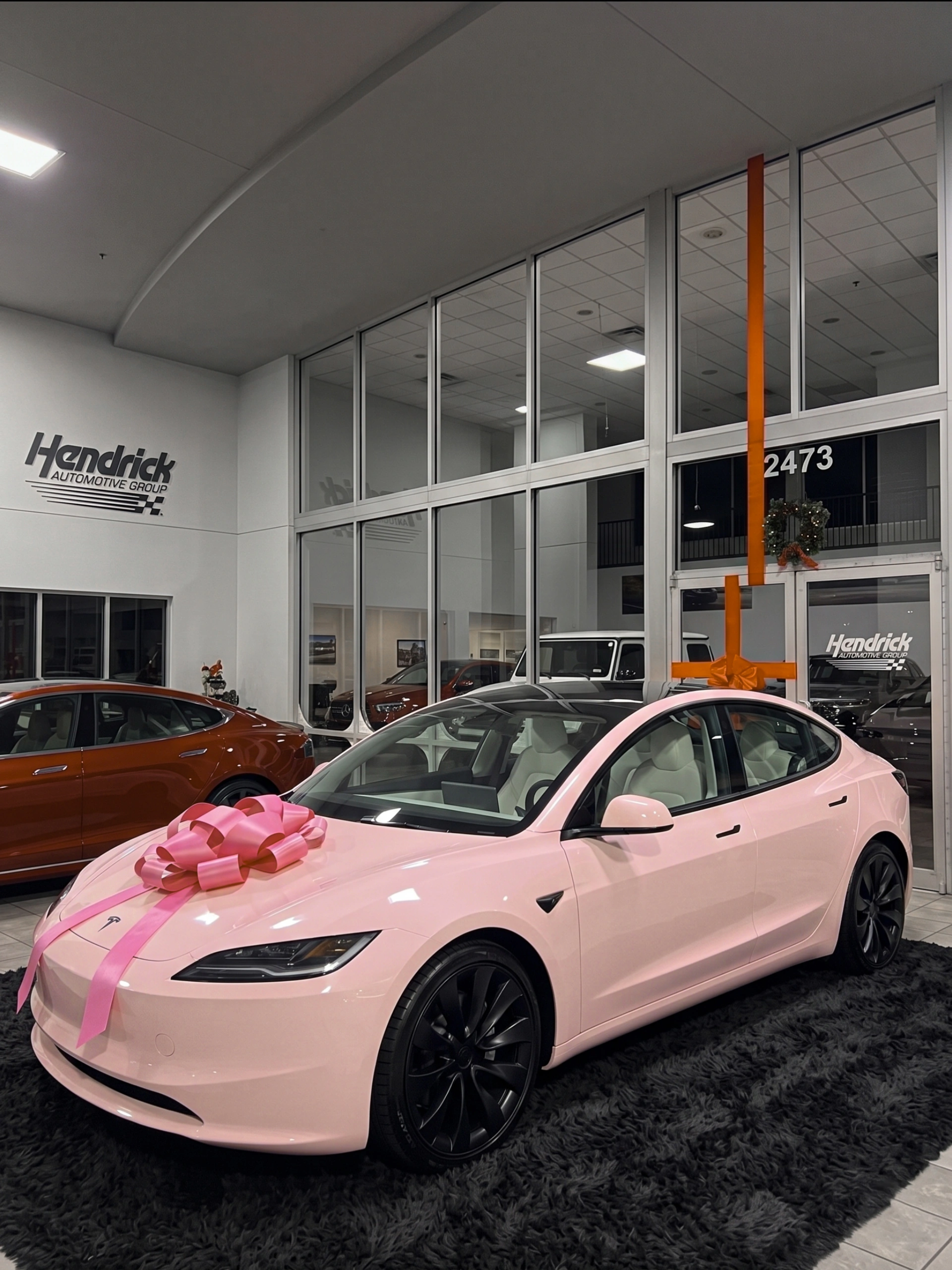 此时此刻只有女生才懂 喜提专属小电驴啦，改好了喜欢的粉色💓
甜而不腻的感觉💓💓奶芙芙的梧桐粉
又甜又辣才是辣妹标配[自拍R]仪式感满满！
#梦想中的车 #特斯拉3 #特斯拉改色 #model3改色 #特斯拉车主 #女生买车推荐 #新能源汽车 #FAMEWILL梧桐粉 @F金贝贝🦄