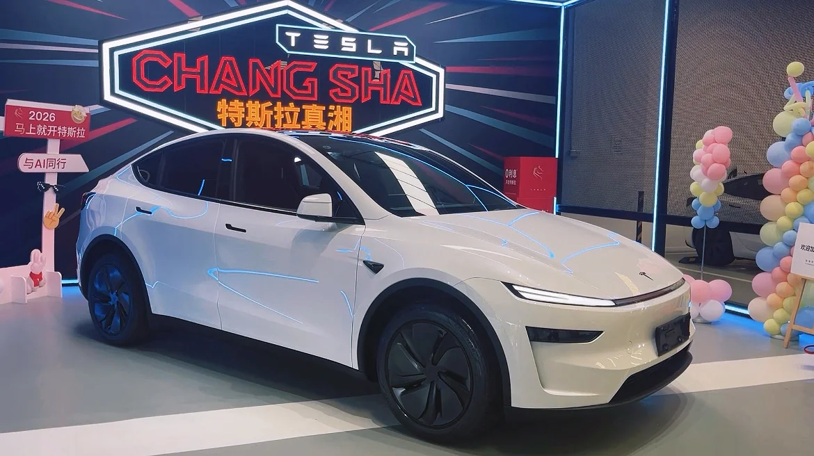 终于轮到我提车啦 感谢爸妈牌冠名商独家赞助，以后就是特斯拉女车主啦#提车仪式 #特斯拉交付 #特斯拉 #提车日记 #喜提新车 @Annie的家