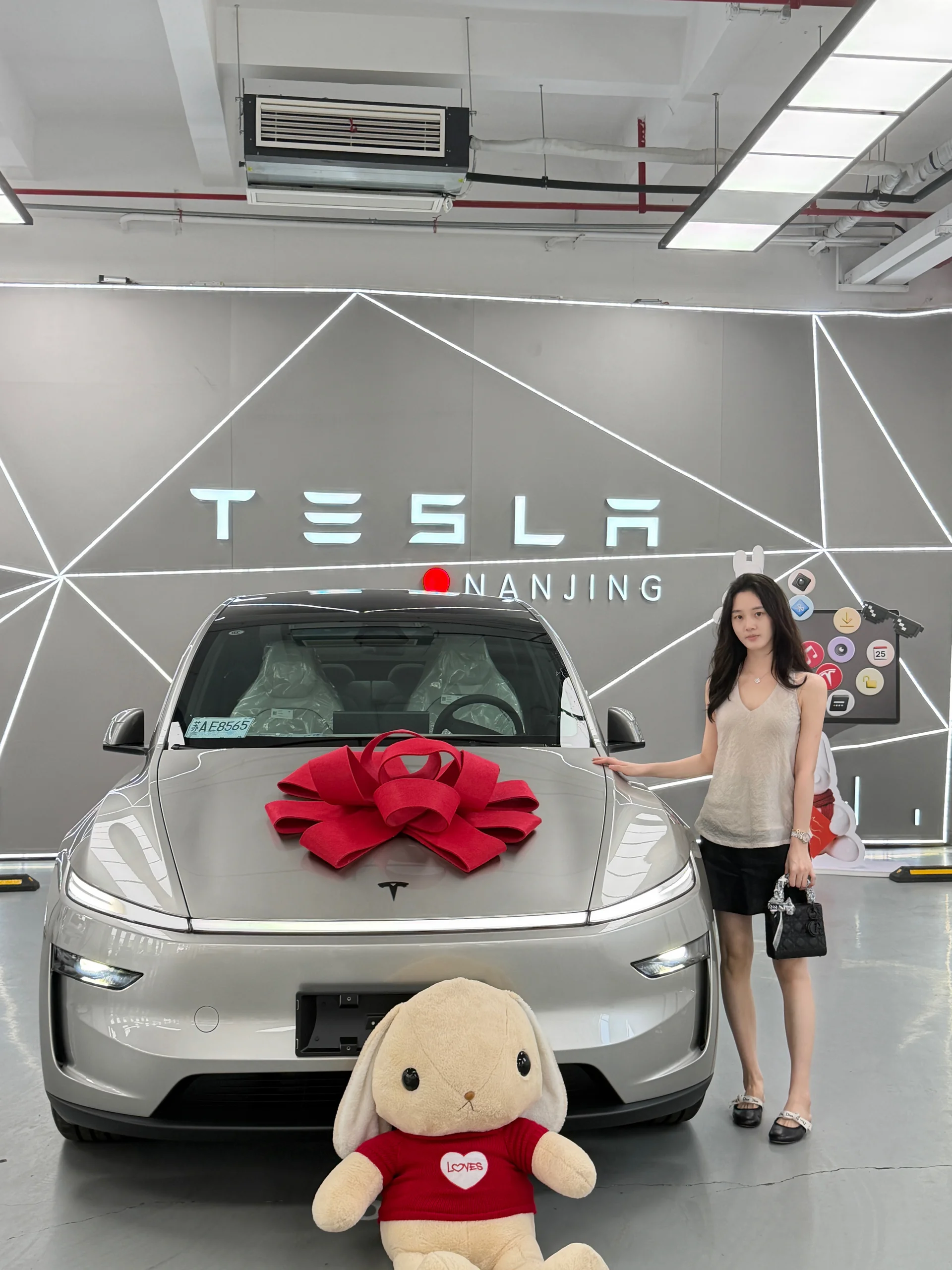 善良大鼠标🚘 喜提大毛豆🫛
modelYL 星光金+白灰内饰🩶
油换电选手🙋‍♀️#大玩具 特斯拉真的太好开了！！！#换车的尽头是电车 @子_