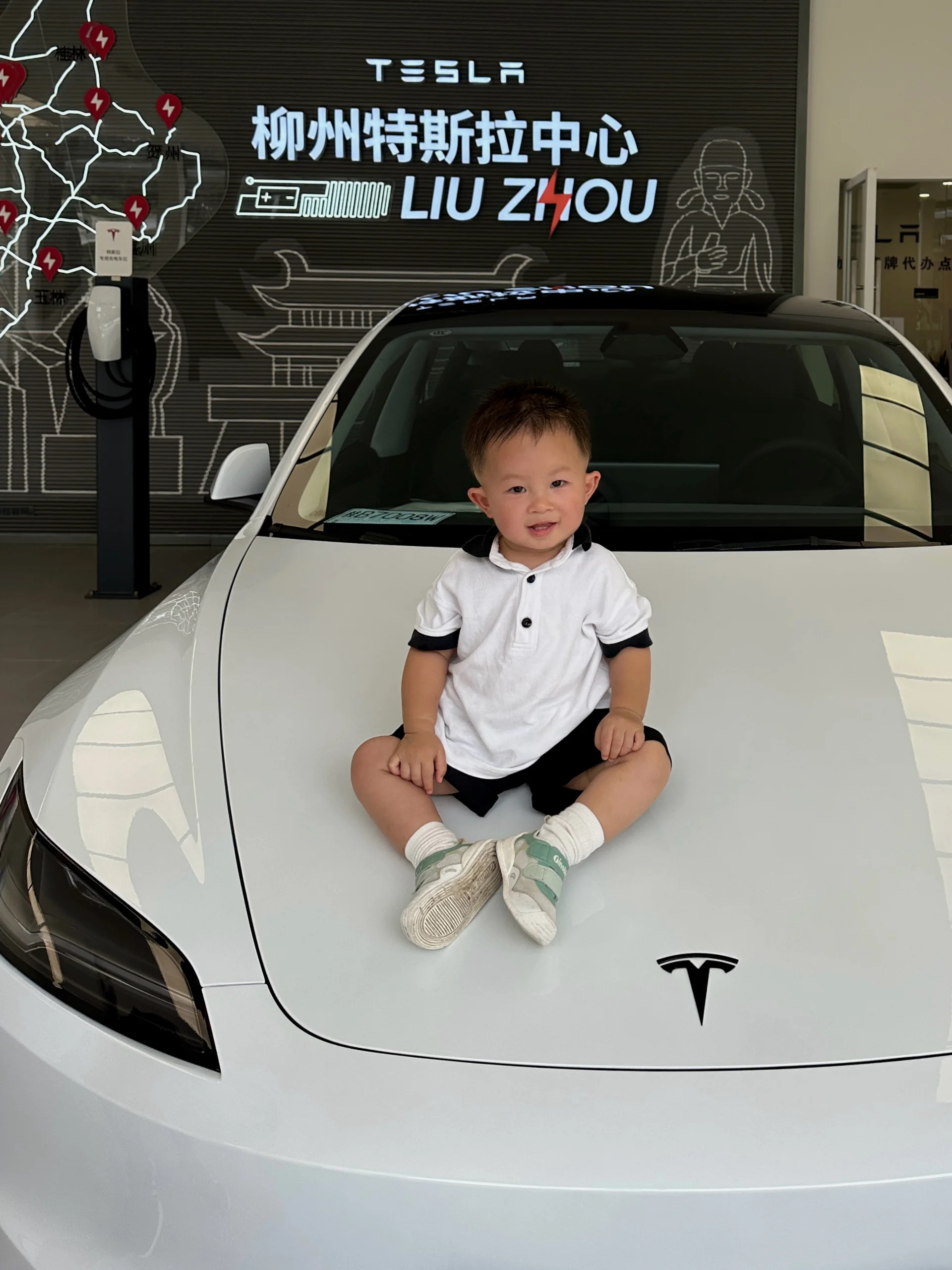 小孩才做选择 🧸 #喜提新车 #换车的尽头是电车 #我的小车车 @CC