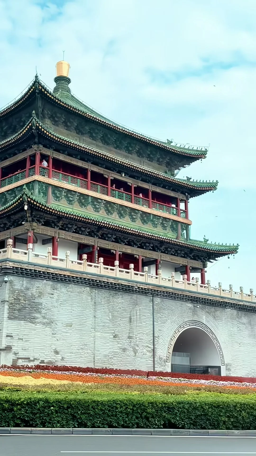提车快乐🎉
42度的西安也是相当热情了
快快乐乐开上小特啦～
希望未来上班也能一帆风顺 一路顺风
（以后拜访客户终于可以自己开车了…）
#特斯拉Y #券商狗 #既来之则安之 #提车快乐 @乔耳梦想家